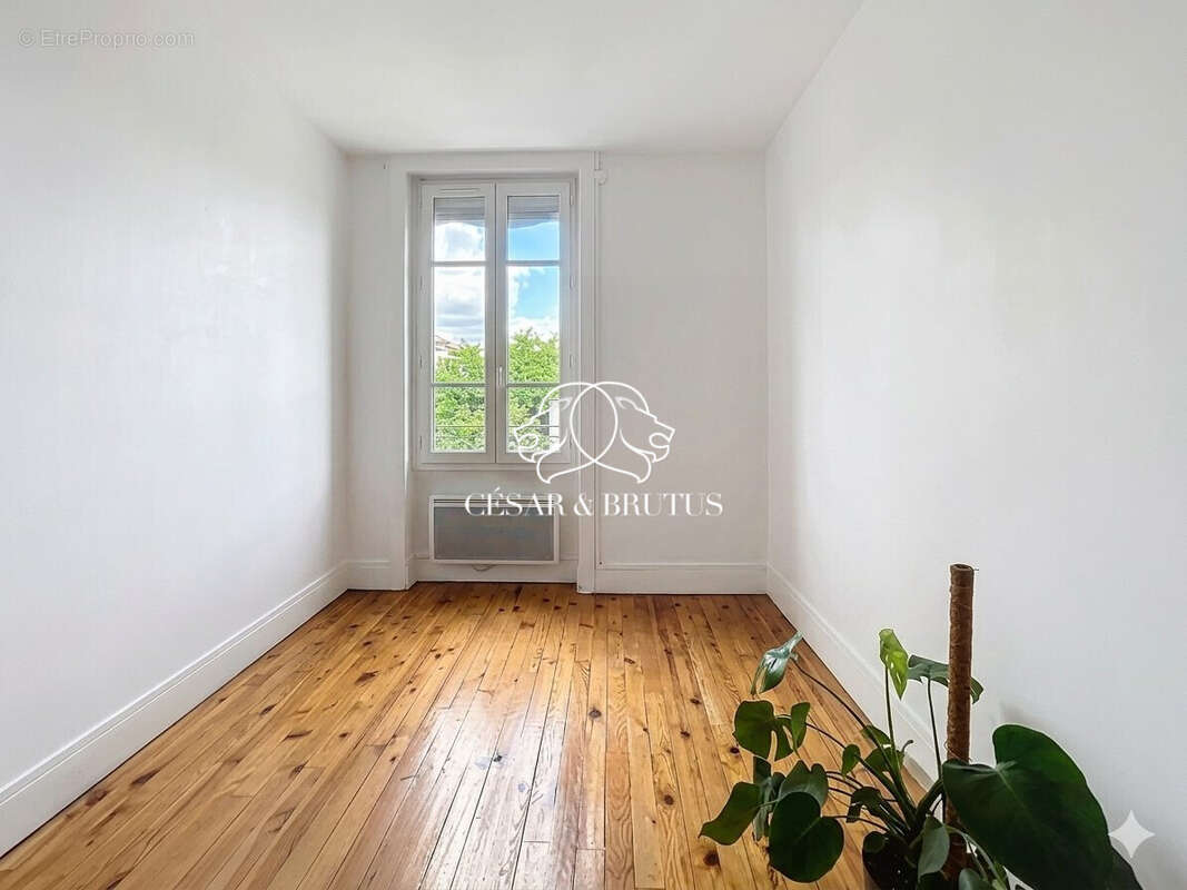 Appartement 42 m² à Lyon-8e  - photo 2
