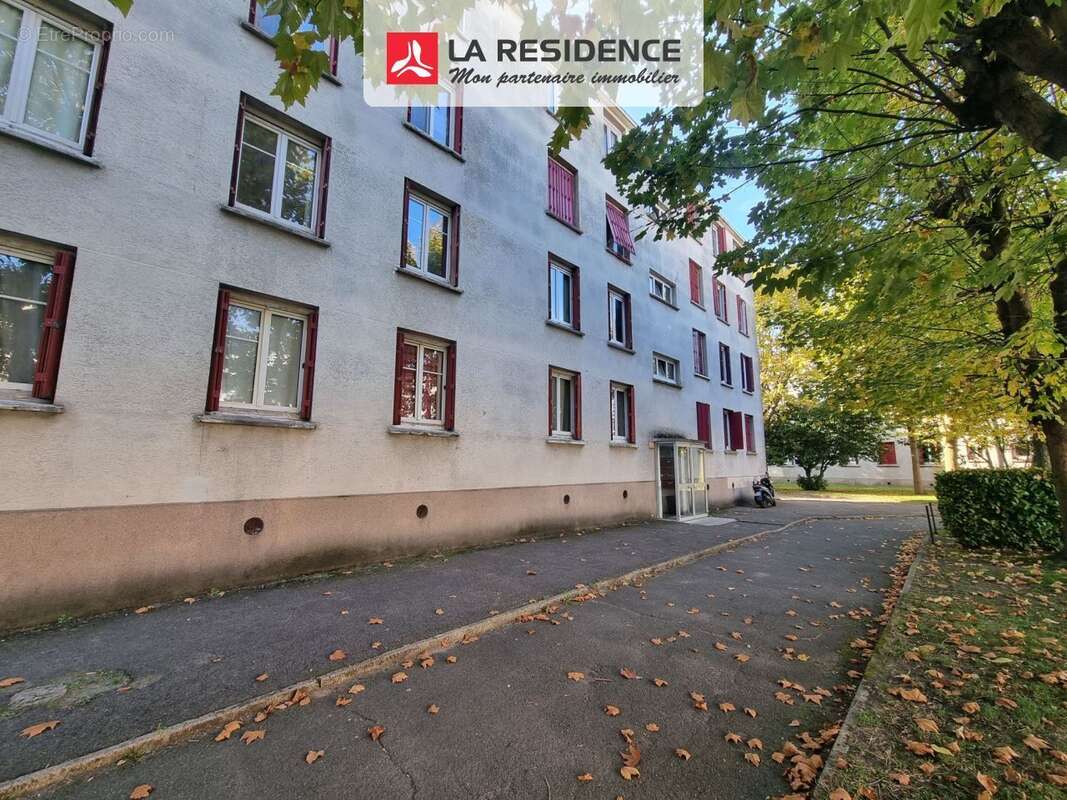 Appartement 60 m² à Stains  - photo 2