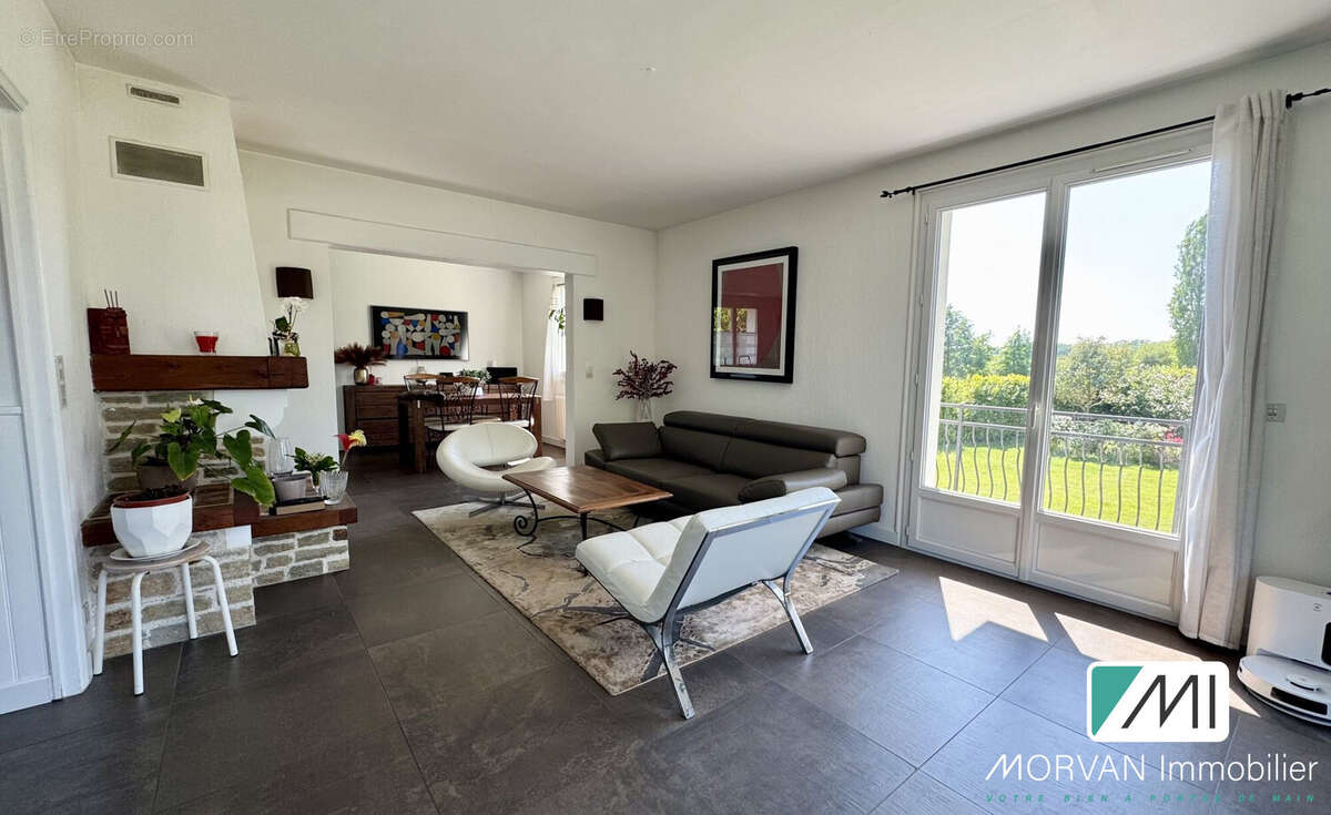 Maison 175 m² à Les Essarts-Le-Roi  - photo 3