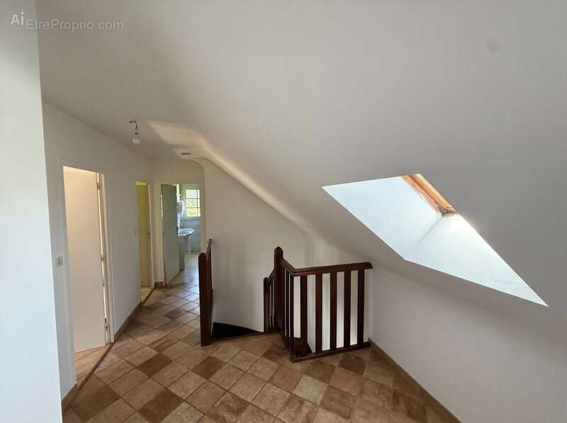 Longère en pierre – 150,76 m² – 6 pièces – 5 chambres – Terrain 6 345 m² – Dépendances – Hangar – Sous-sol complet - photo 15