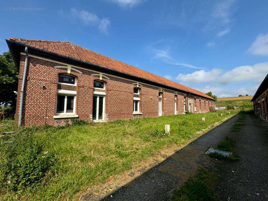 Ensemble  immobilier exceptionnel  pour investisseurs  ou bailleurs sociaux .Terrain  7159m2 Surface hab:1883m2 - photo 4