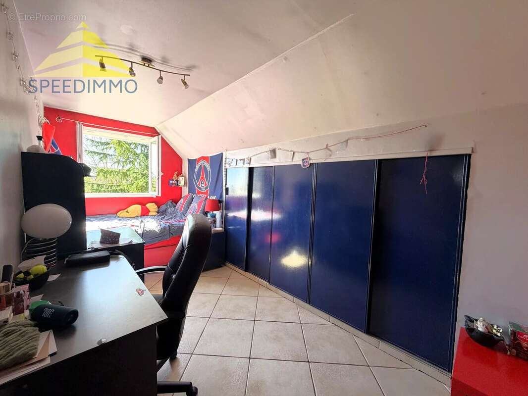 Maison à MANDRES-LES-ROSES