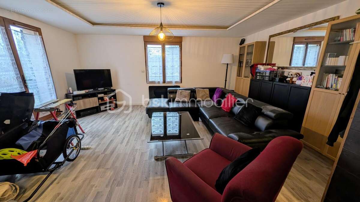  Grande maison traditionnelle avec terrain arboré, sous sol et garage - photo 11