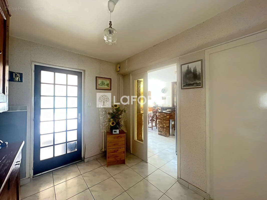 Maison à MARIGNA-SUR-VALOUSE