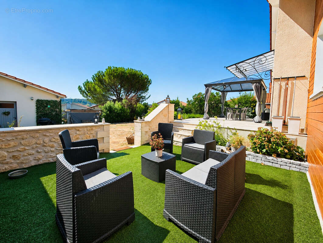 QUARTIER ST CYBARD : Maison 3 chbs avec jardin - photo 2