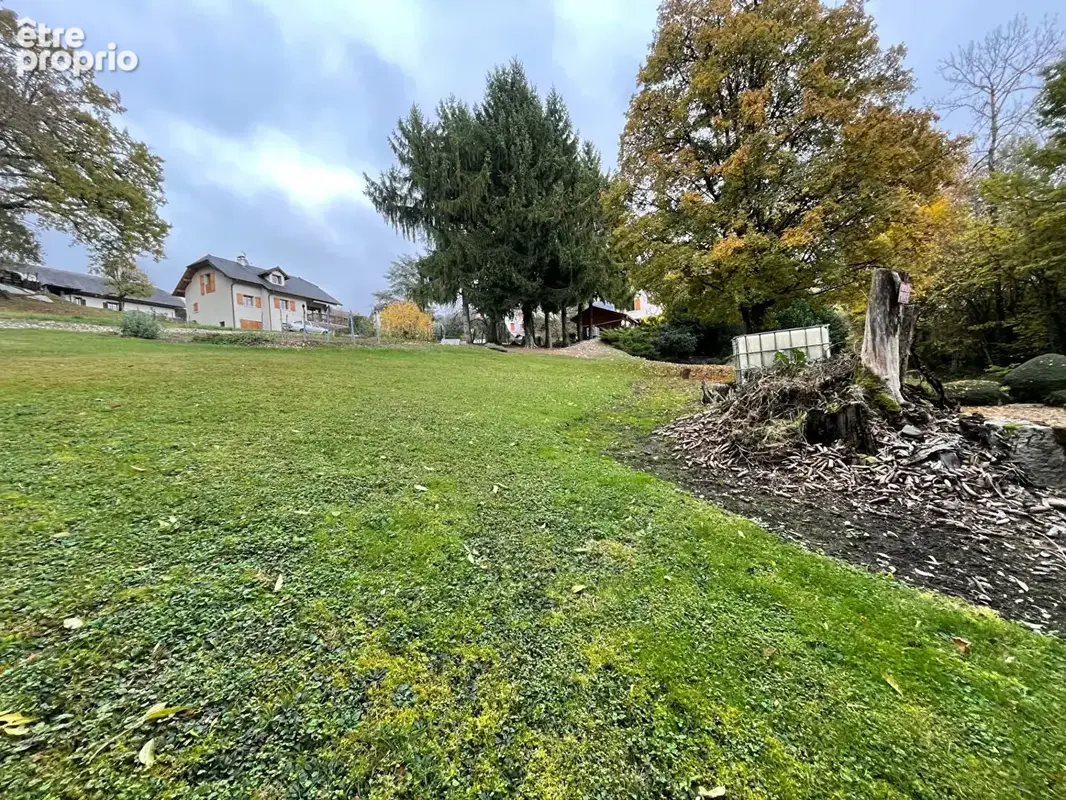 Terrain à MOUXY