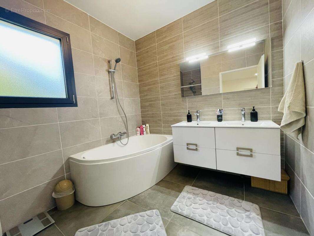 Maison à PONT-DE-CHERUY