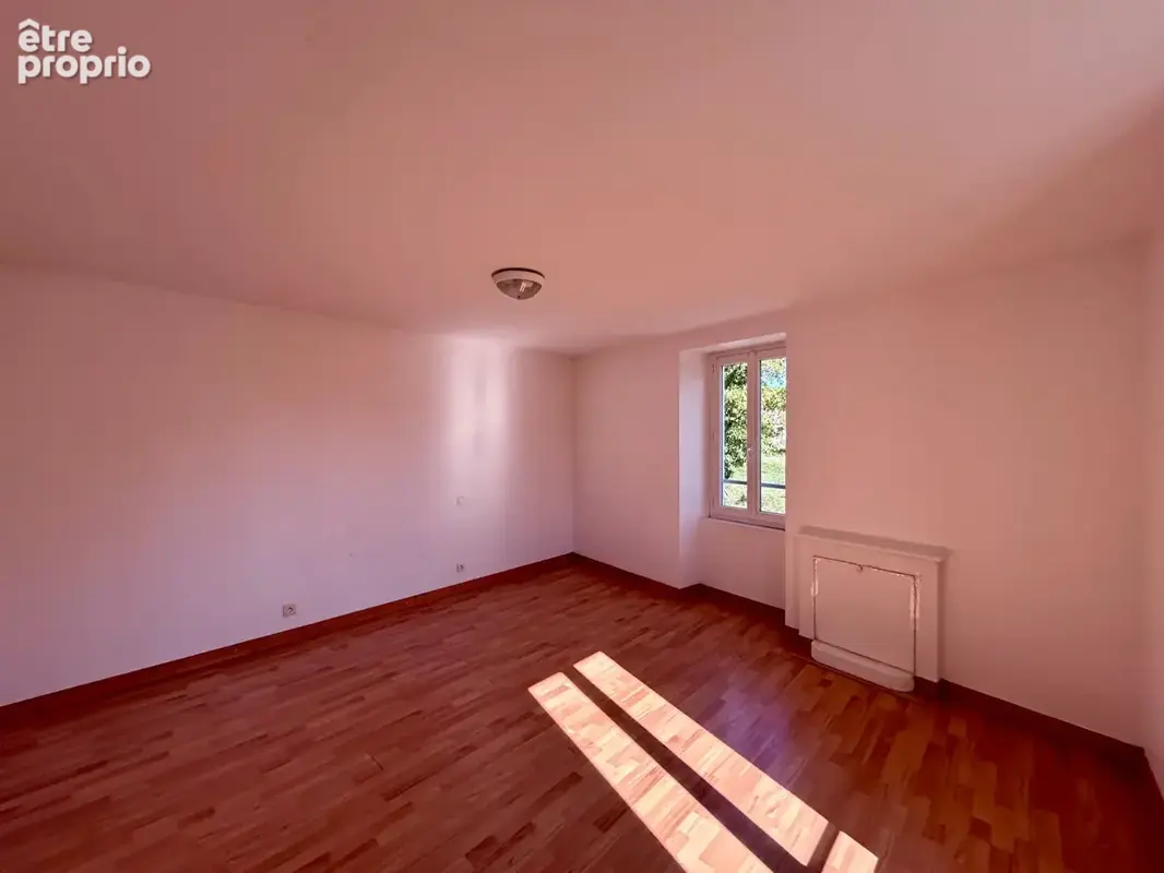 La Crèche centre, maison de ville 112 m², 3 chambres, cour - photo 5