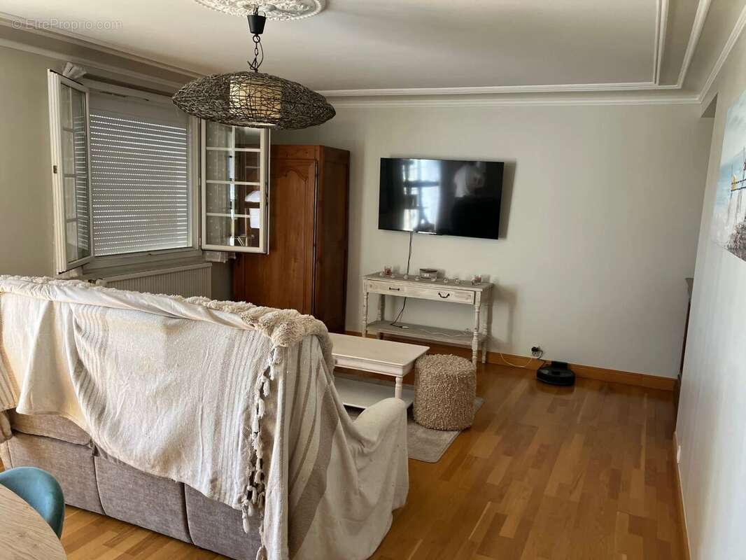 Maison à LA VILLE-AUX-DAMES