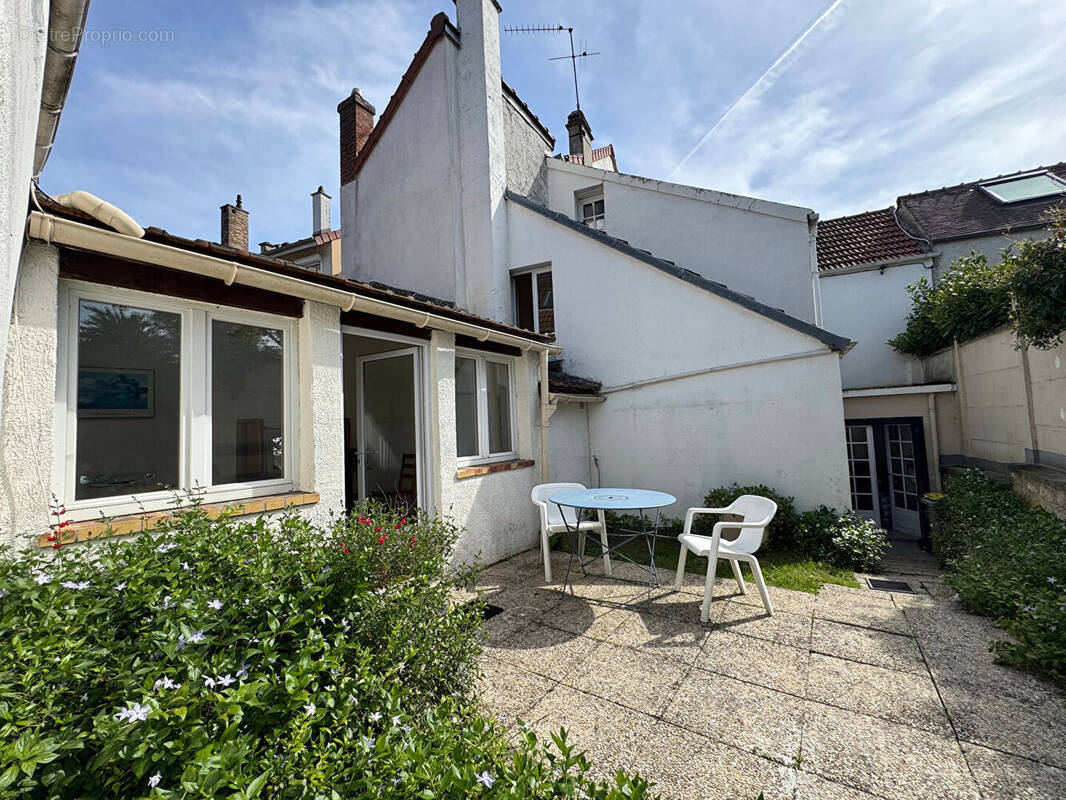 Maison à SAINT-NOM-LA-BRETECHE