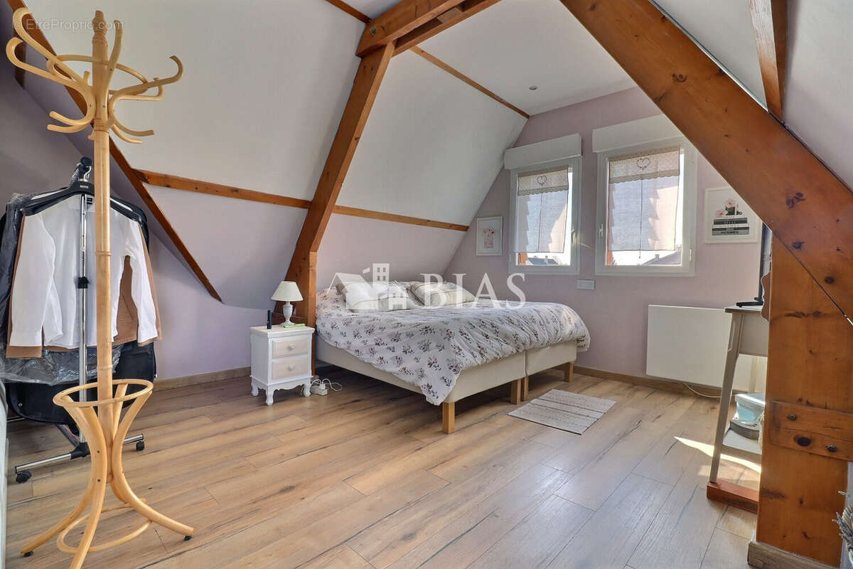 Maison à EQUEMAUVILLE