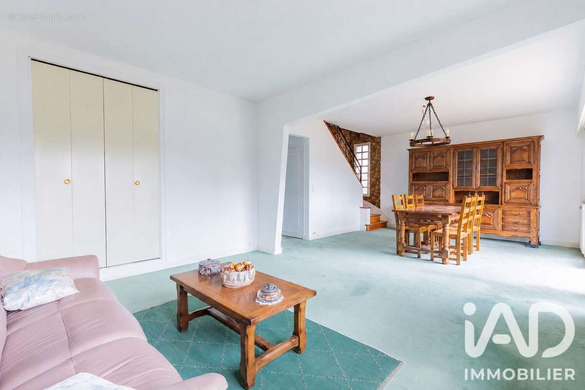 Maison 150 m² à Sainte-Genevieve-Des-Bois  - photo 4