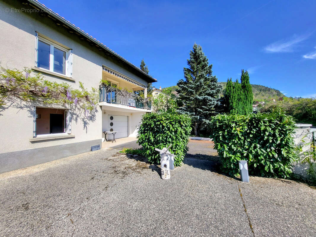 Maison à BRIVES-CHARENSAC