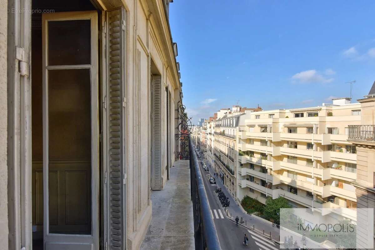Appartement à PARIS-18E