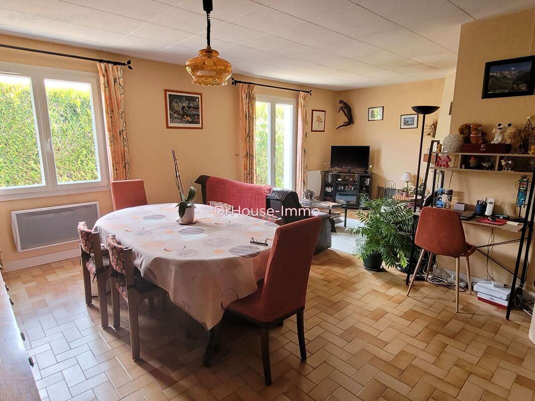 Maison 95 m² à Azay-Le-Rideau  - photo 2
