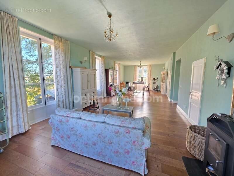 Maison à CHATEAUNEUF-LA-FORET