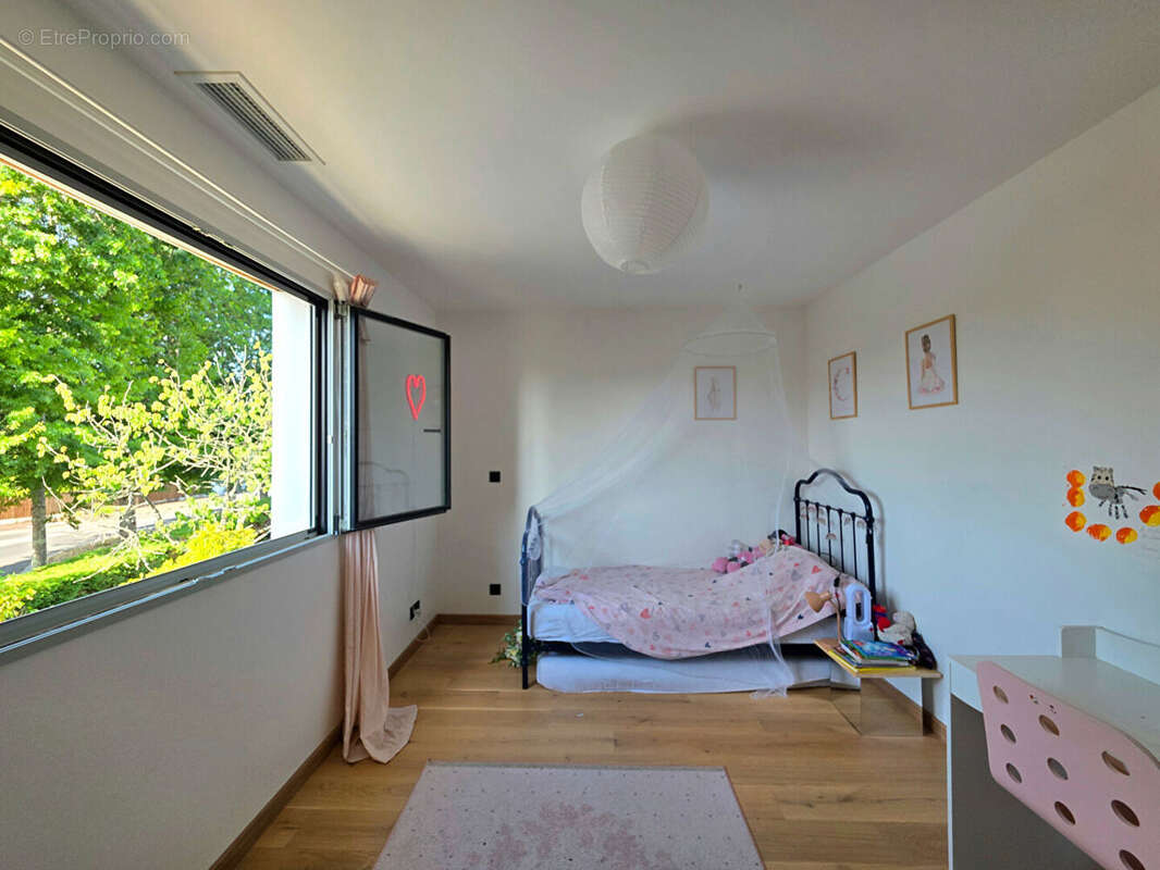 Maison familiale rénovée de 145 m² avec jardin ? Mérignac - photo 12