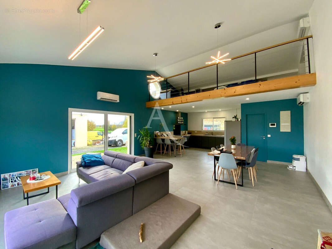 Maison à SAINT-CIERS-CHAMPAGNE