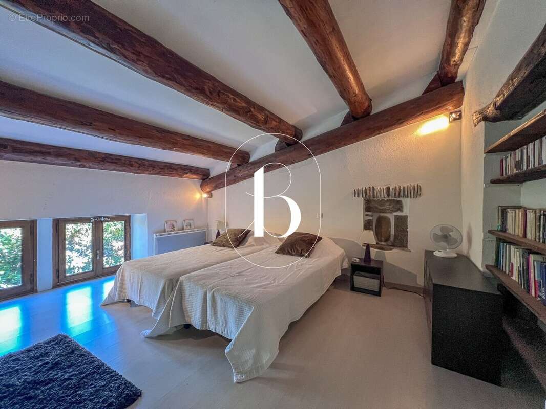 Maison 350 m² à Bessas  - photo 16