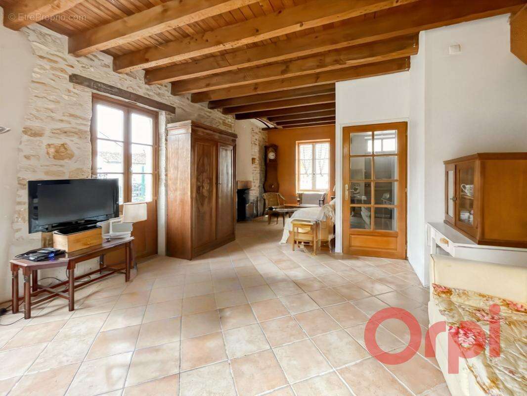 Maison à SAINT-AMAND-MONTROND