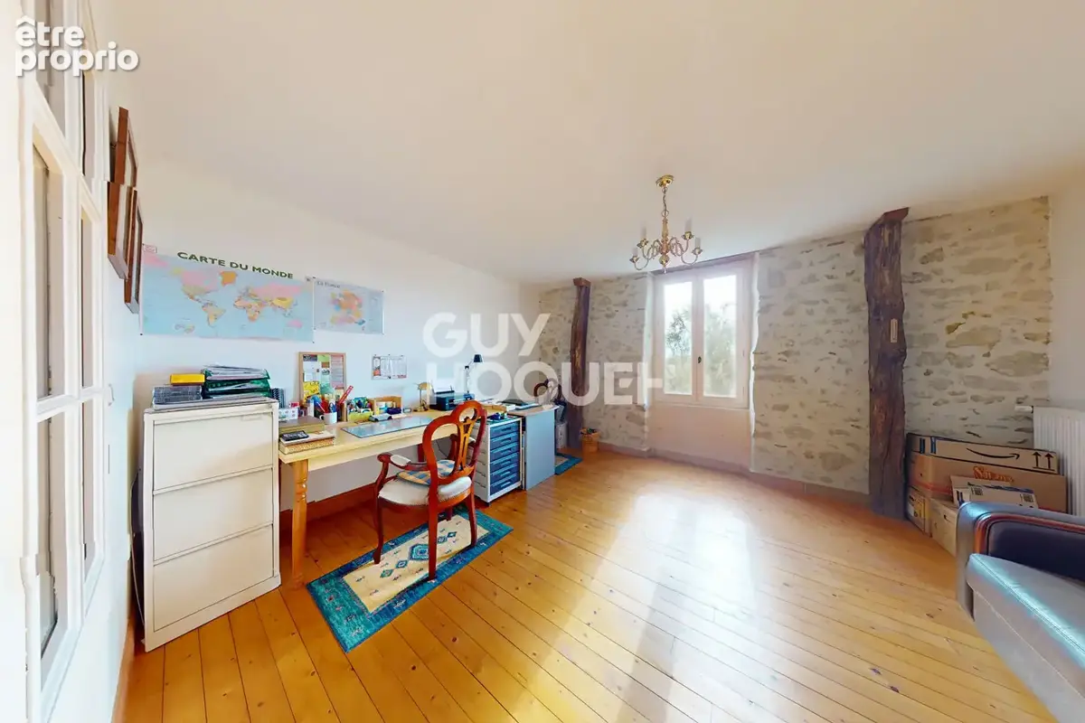 Propriété de charme en pierres apparentes de 273 m² avec dépendances et vue dominante - photo 6