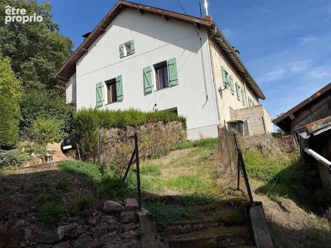 Vente maison de village rénovée, mitoyenne par l'arrière, sur terrain de 7,07 ares LA LONGINE - photo 2
