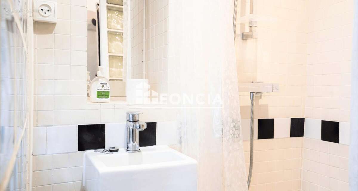 Appartement à PARIS-3E