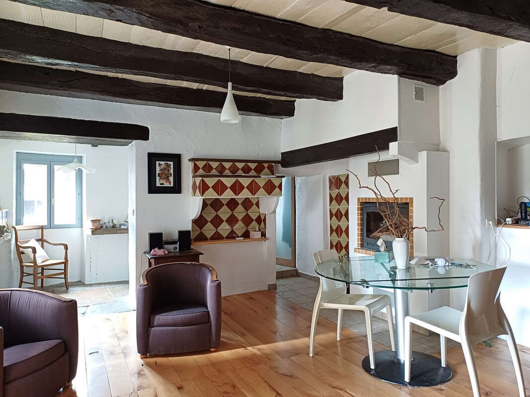 Maison de village rénovée avec dépendance et jardin - photo 5