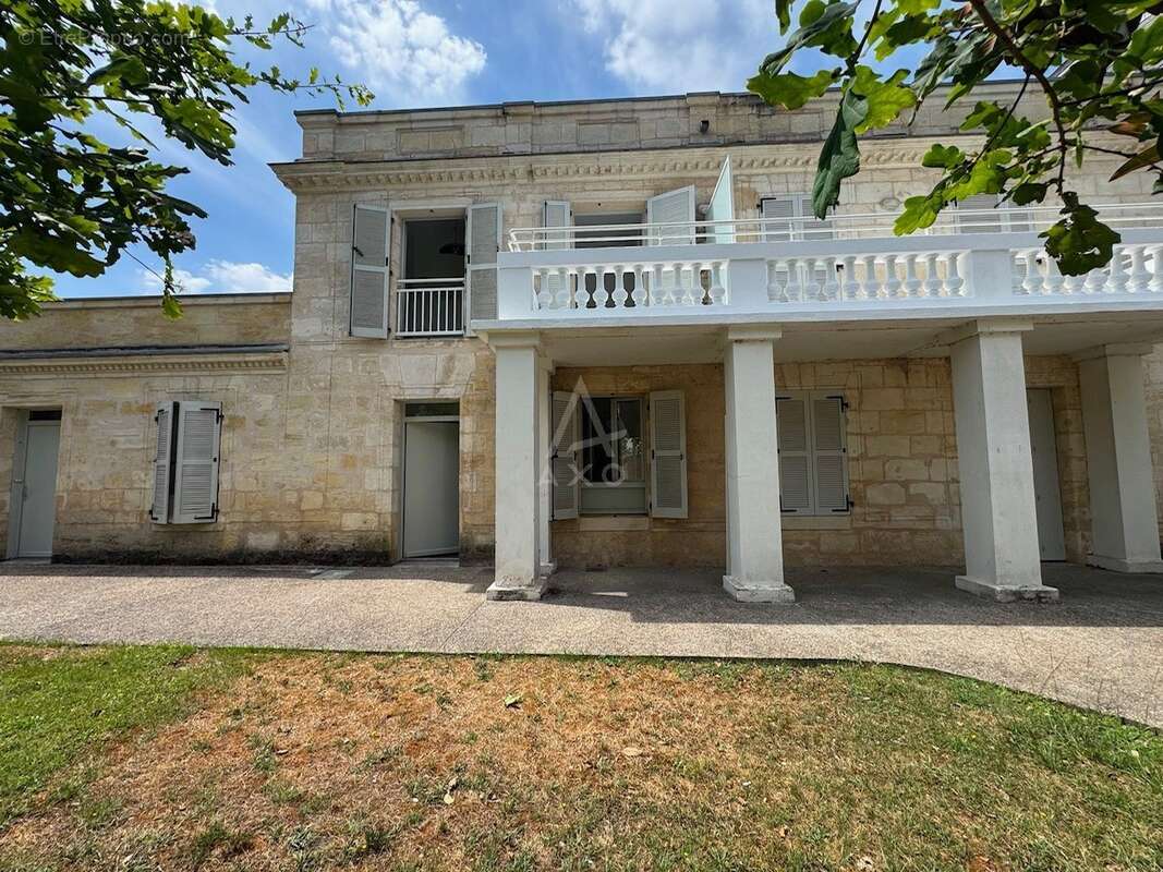 Pierre de taille - 3 chambres - jardin - 2 stationnements et cave - photo 2
