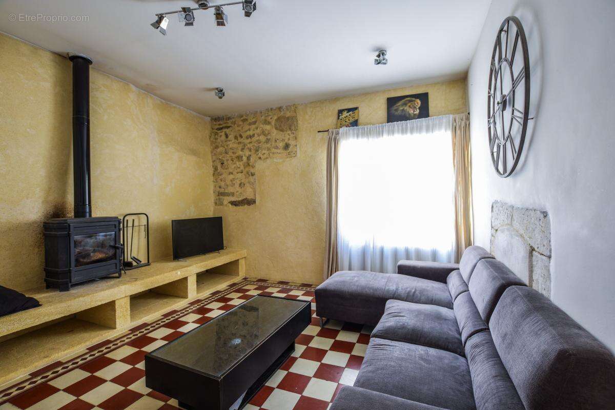 Maison de village à Vendre à Estézargues, 4 chambres, idéal premier achat, investissement locatif - photo 3