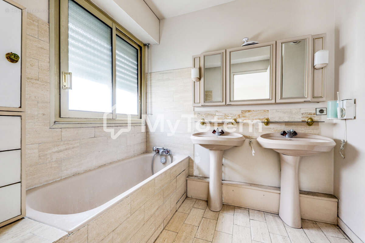 Appartement à PARIS-15E