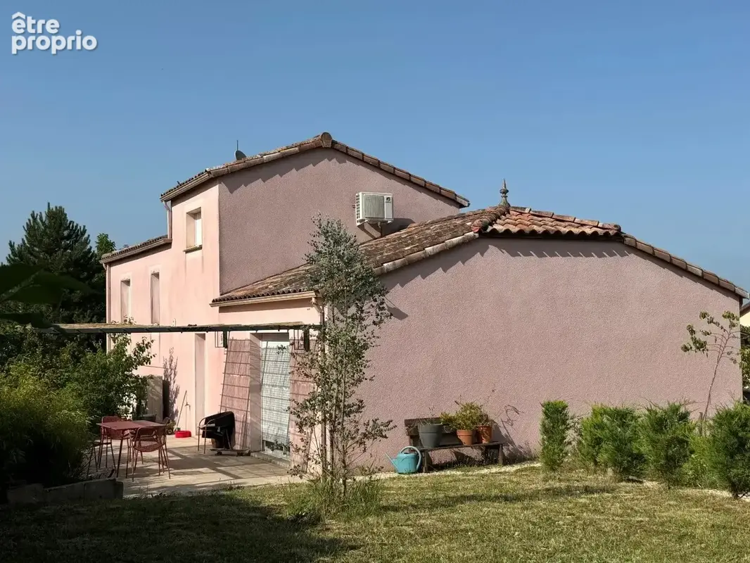 Maison et piscine sur 1770 m² de terrain - photo 2