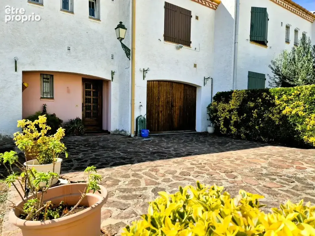 Maison avec garage et jardin en centre-ville - photo 2