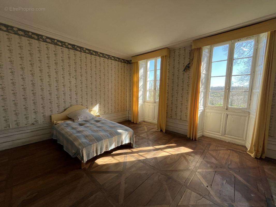 Maison à VILLEBOIS-LAVALETTE