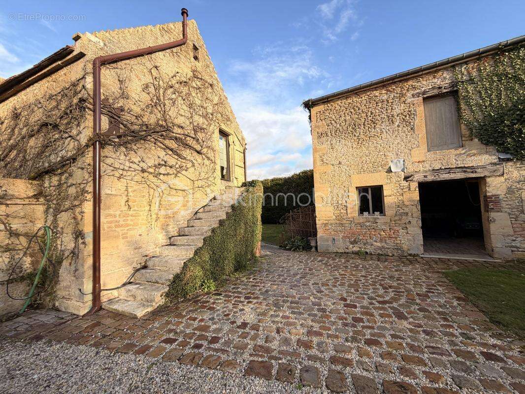 Maison à SAINT-PIERRE-SUR-DIVES