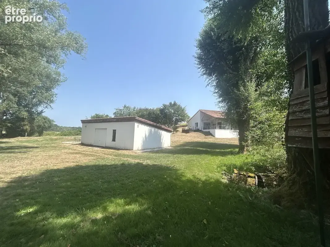 Maison d'architect avec étang, piscine, dépendances au calme. - photo 21