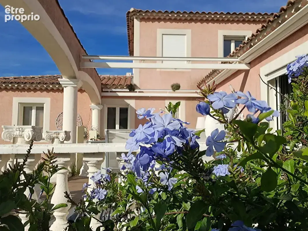 Villa Arles T 5/6  de 165 m²  avec Jardin - photo 6