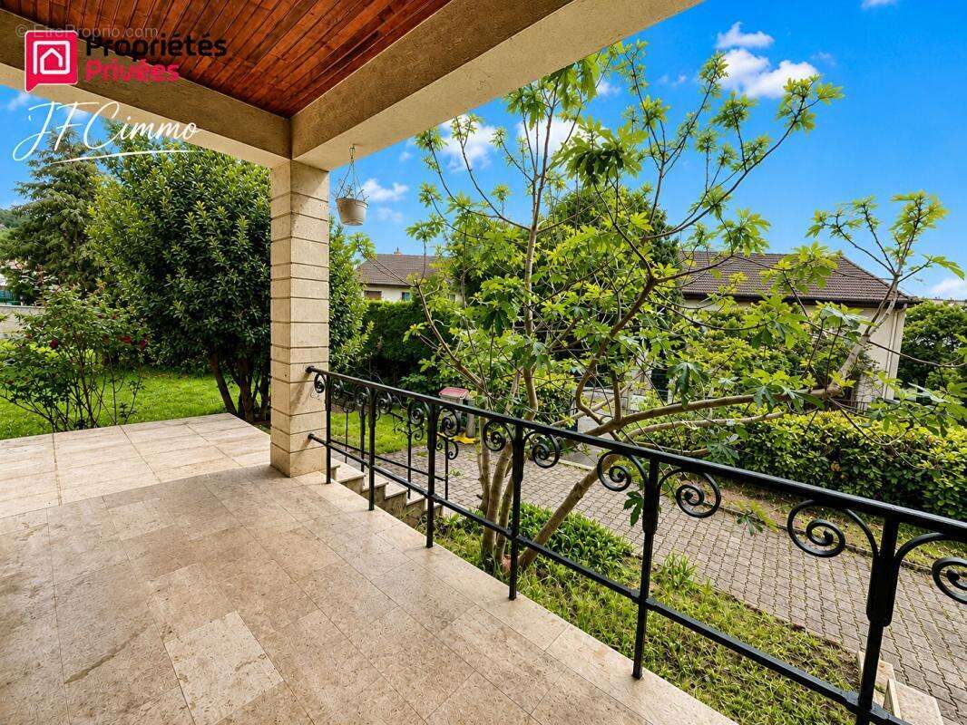 Maison Soissons 240 m2 terrain de 1600m2 - photo 4