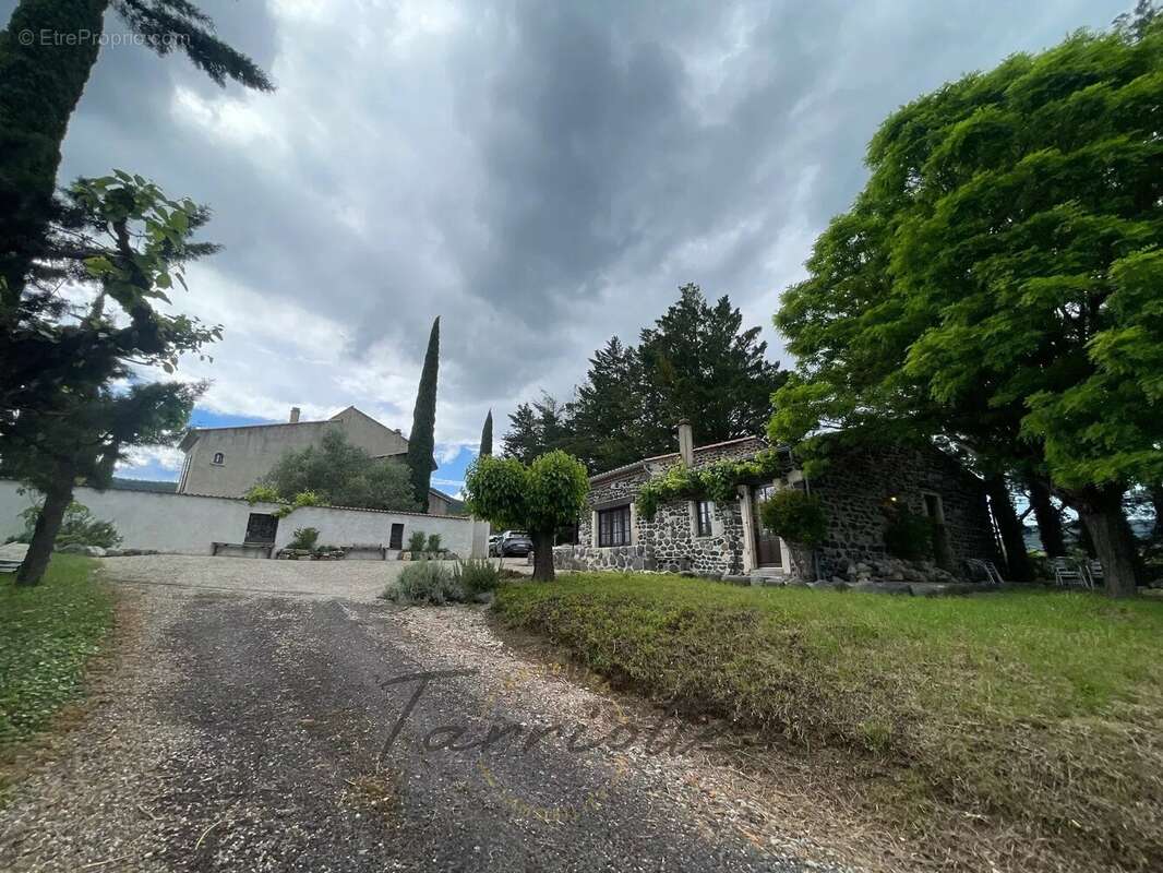 Maison à ALBA-LA-ROMAINE