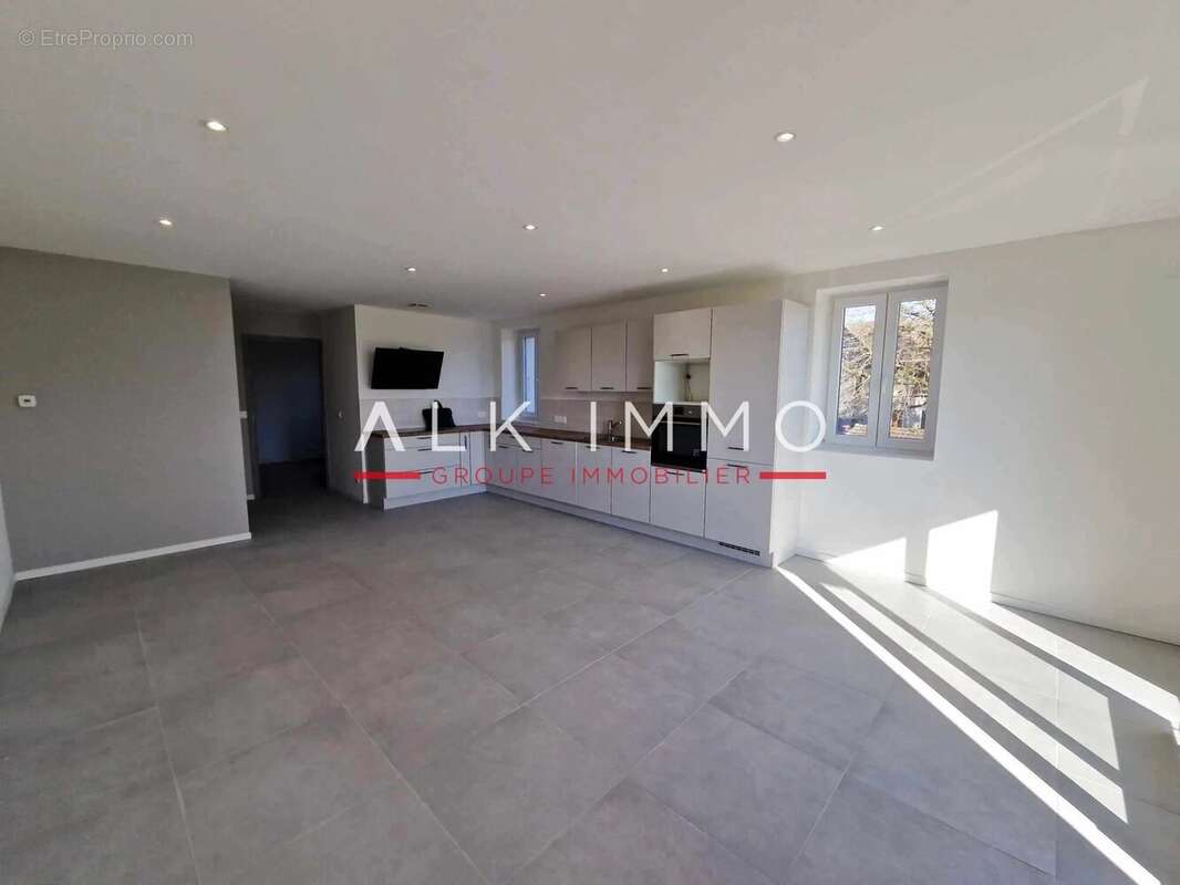 Appartement à CONTAMINE-SUR-ARVE