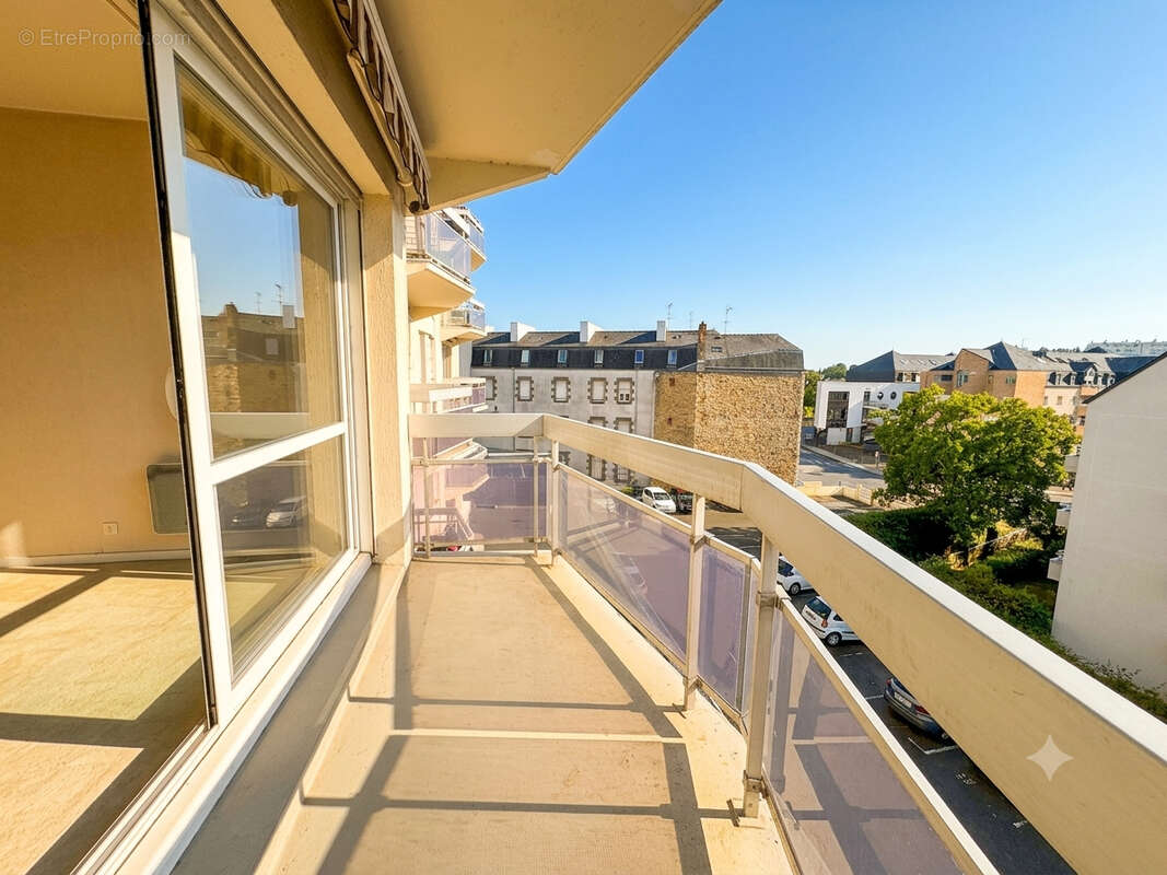 Appartement Vannes 4 pièce(s) 69 m2 1 parking + 1 garage + 1 cave . - photo 2