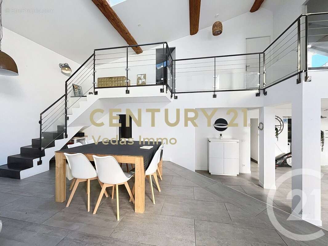 Maison à SAINT-JEAN-DE-VEDAS