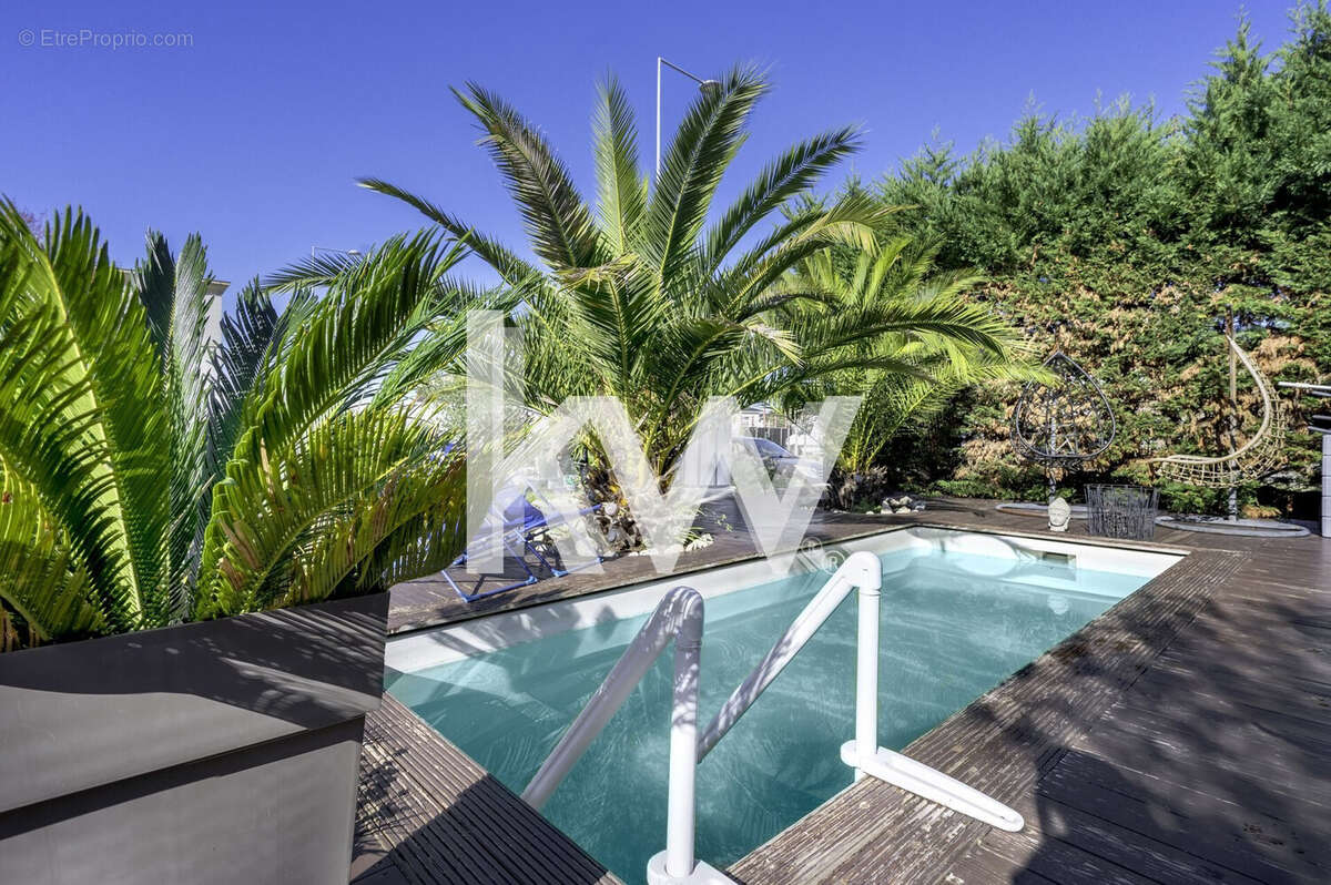 Maison 203 m² à Le Haillan  - photo 4