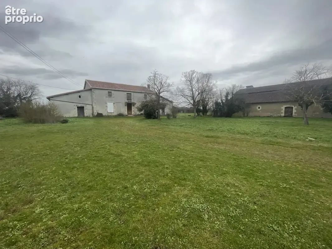 Propriété de maître à rénover – Nombreuses dépendances - photo 2