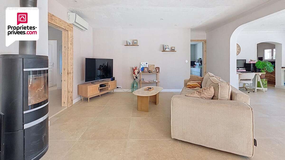 Maison à SAINT-CEZAIRE-SUR-SIAGNE