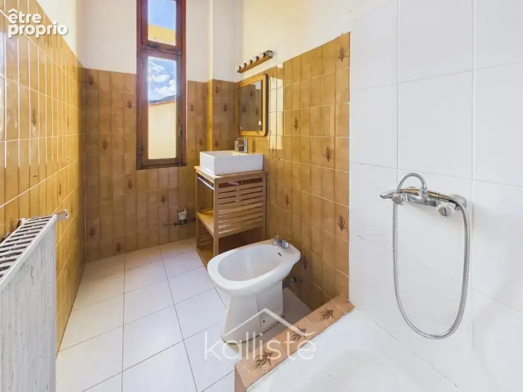 Ajaccio - cours général-leclerc - duplex à rénover avec vue mer et balcon - photo 10