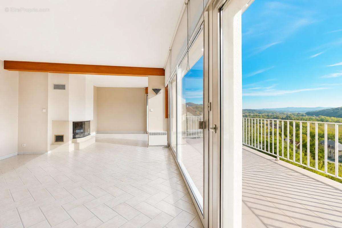 Maison de 6 pièces de 140 m² située à Altillac - photo 3