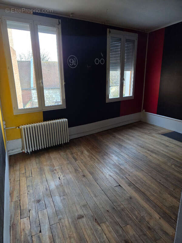 Maison à MAIGNELAY-MONTIGNY