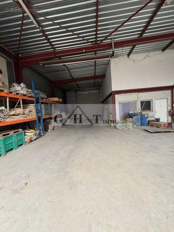 Commerce à VERT-SAINT-DENIS