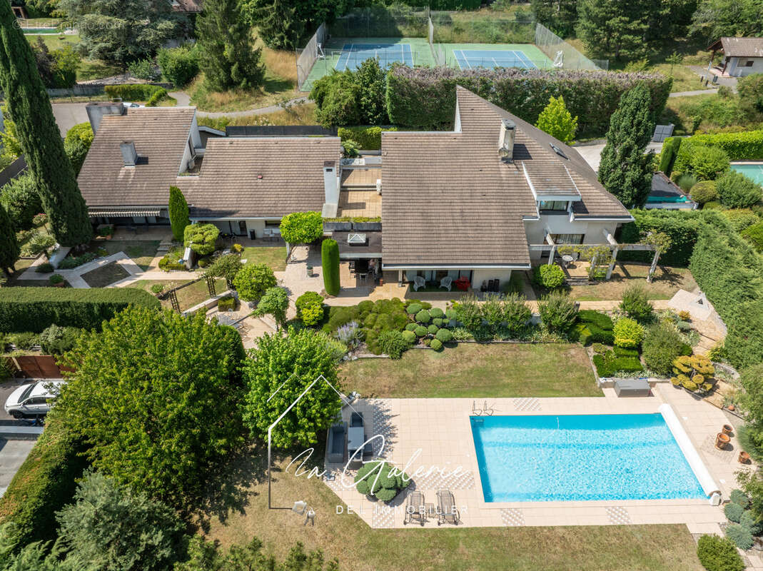 Maison à MEYLAN